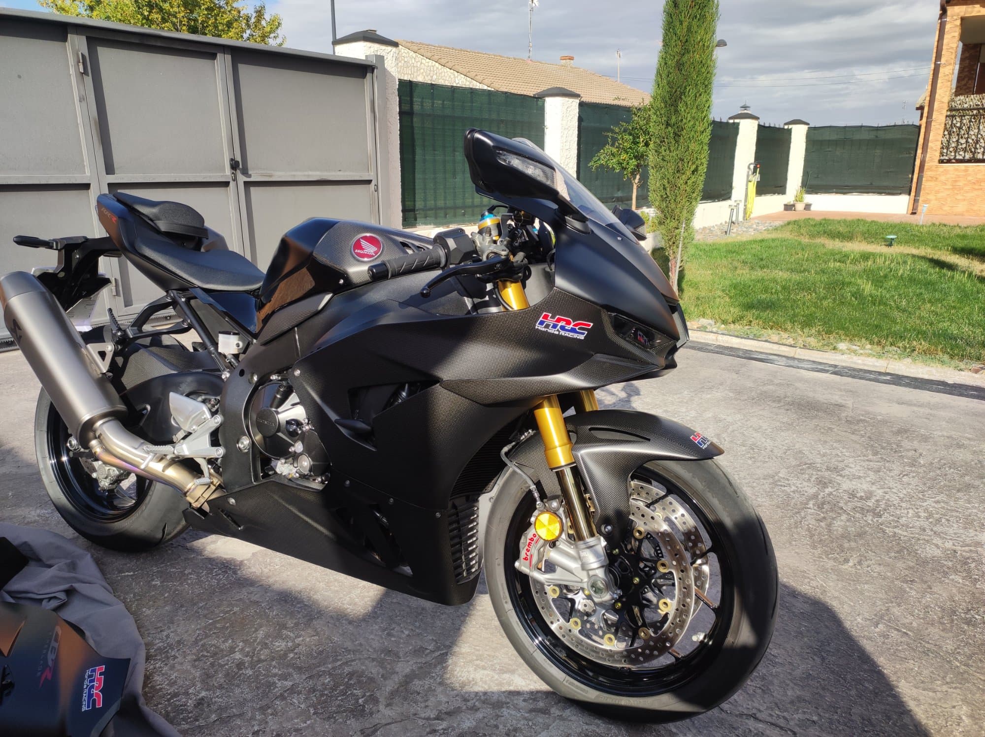 HONDA CBR 1000RR-R FIREBLADE SP CARBON EDITION — foto 1 de 8
